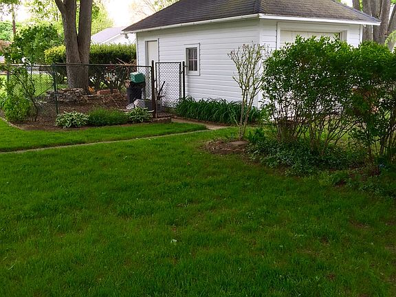 Detached garage