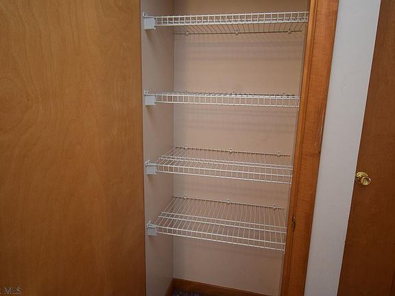 4th image of 1015 Hedge St