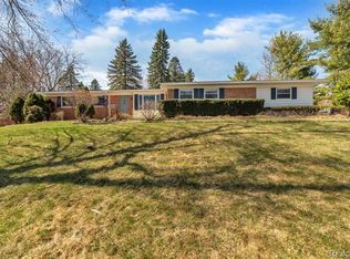3064 Moraine Dr, Brighton, MI 48114