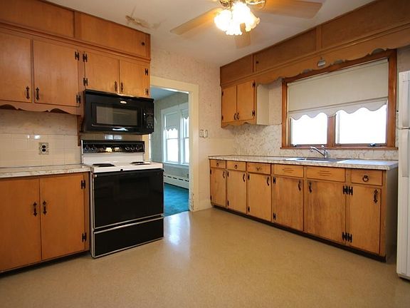 4th image of 565 Mountain Ave