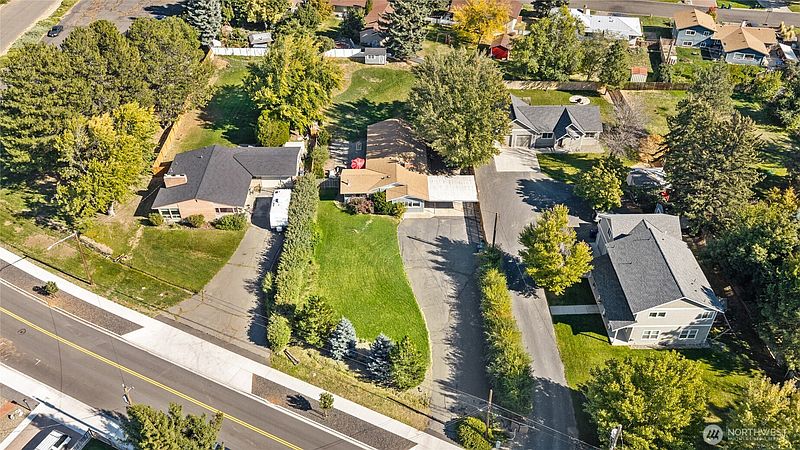 4th image of 1312 N Brick Road
