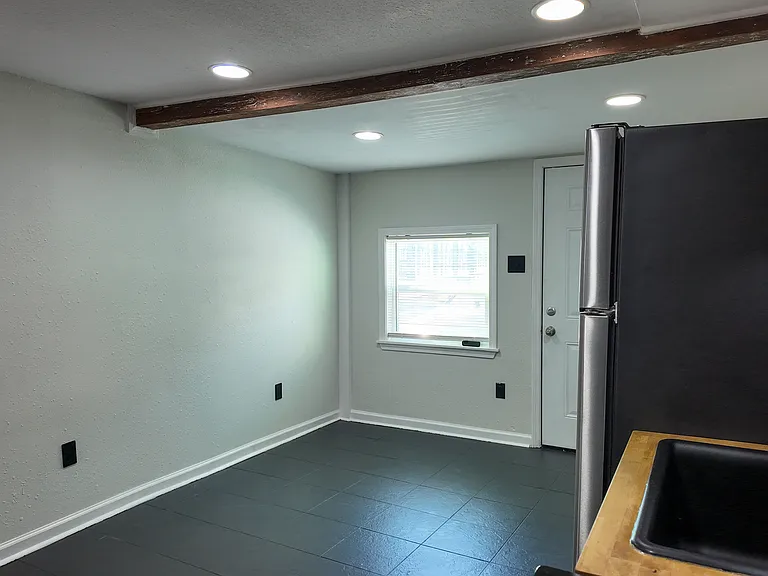 224 S Lopez St — Photo 2