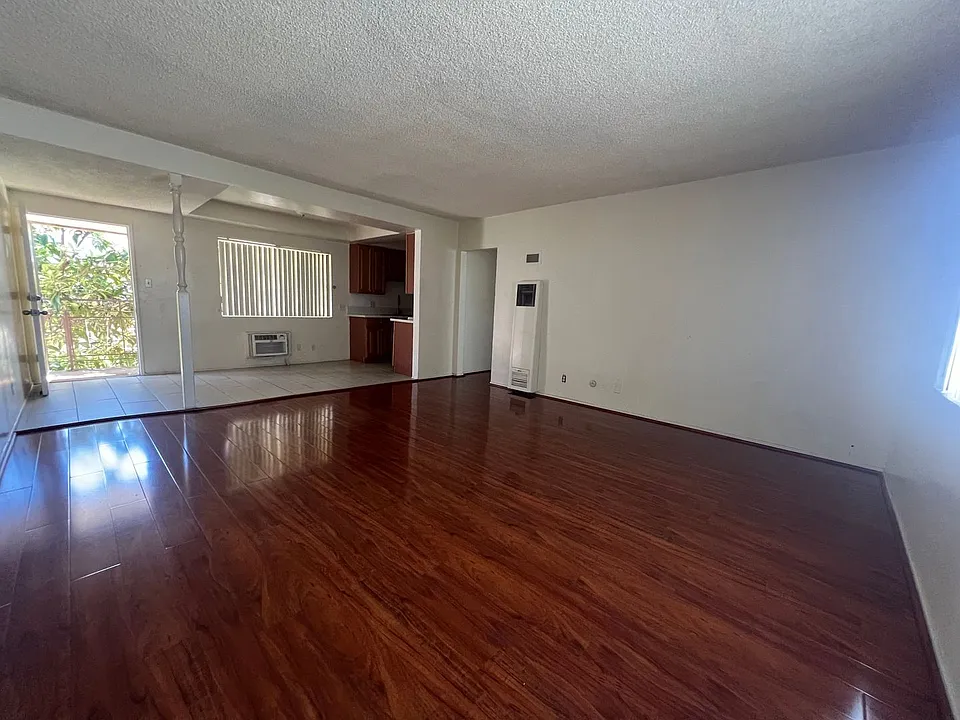 100 E Commonwealth Ave