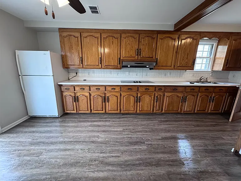 2704 S Macedonia Ave — Photo 5