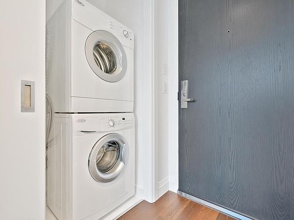 5th image of 224 King St W #3301