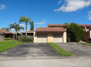697 NE 206th Ter #697, Miami, FL 33179