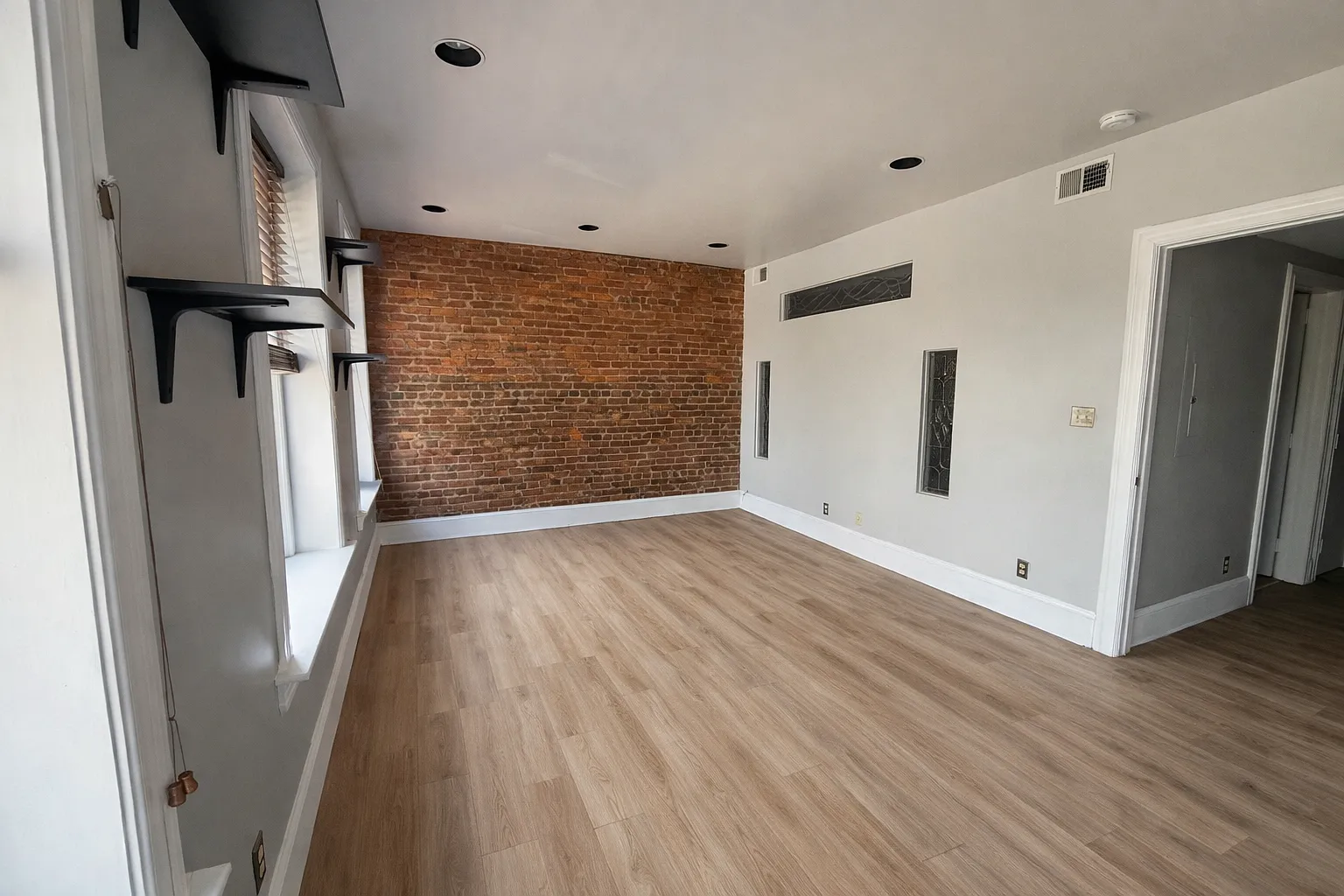 705 8th St SE APT 4 photo 1