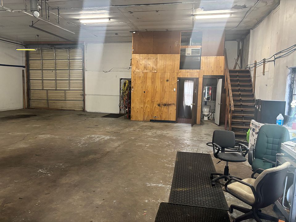 2nd image of 1001 W Main St