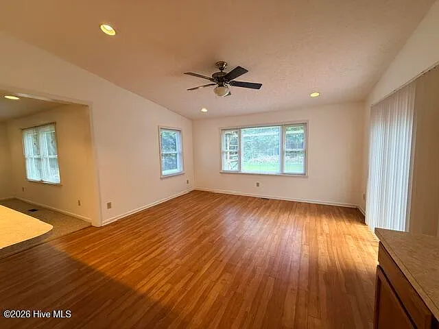 236 Manchester Rd — Photo 10