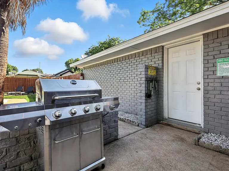 1231 Springbrook Cir — Photo 34
