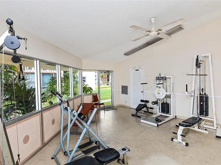 301 NE 14th Ave #307 — Photo 40