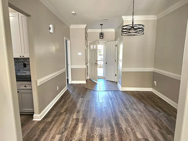 5817 Fox Point Cir — Photo 4