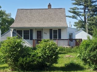 322 37th St NE, Cedar Rapids, IA 52402