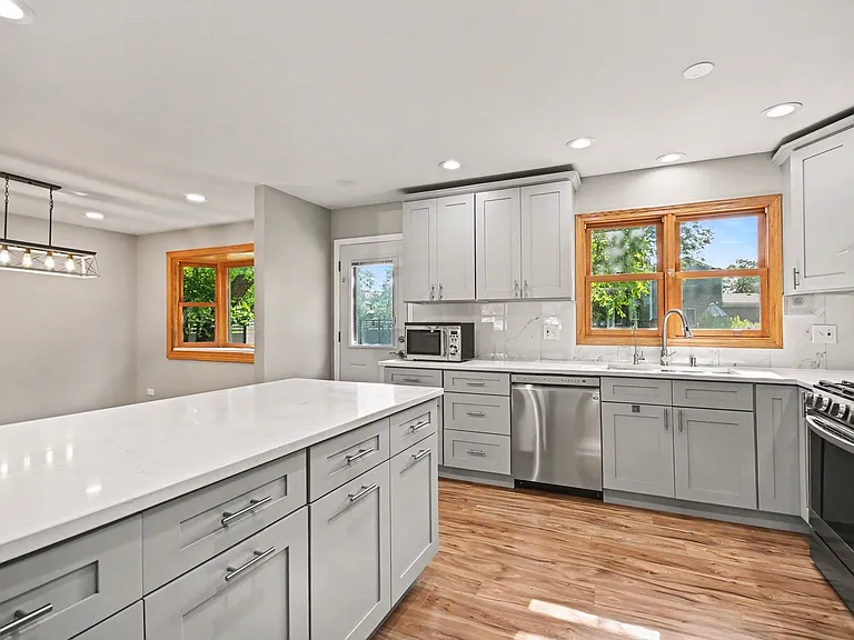 5195 Castaway Ln — Photo 11