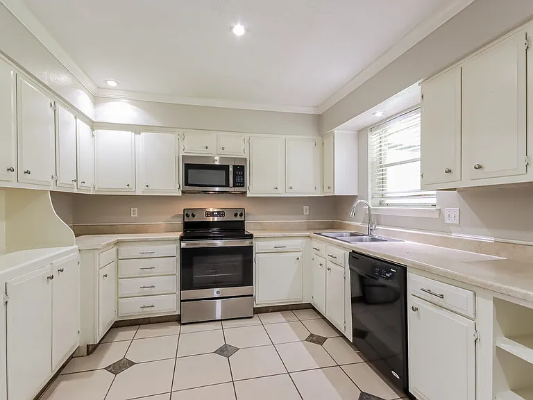 4306 Hickorygate Dr — Photo 6