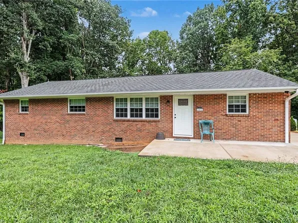 206 Hendrix Dr, Kernersville, NC 27284