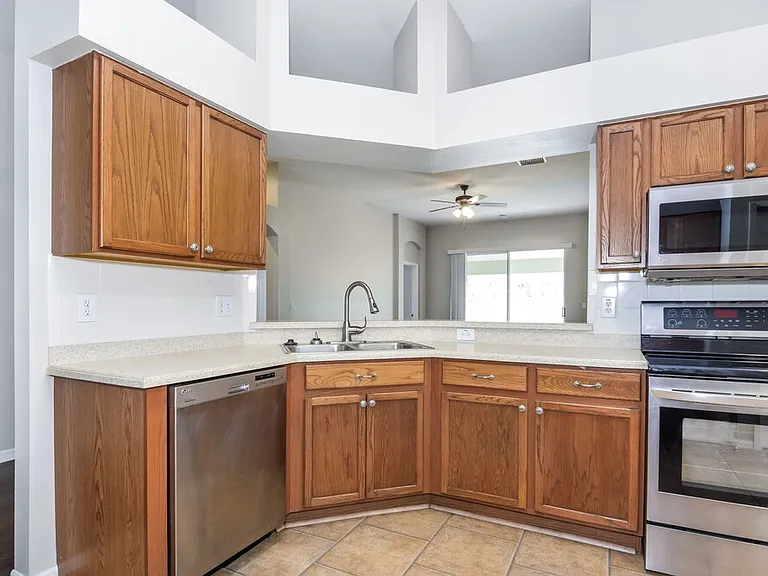 812 Lesa Glen Pl — Photo 7