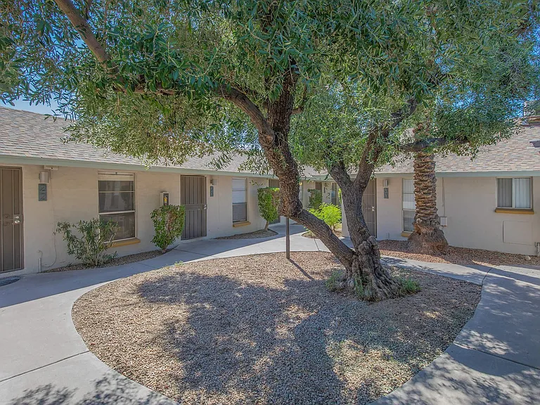 Escondido Apartments — Photo 19