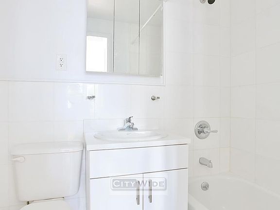 5th image of 20 Beekman Pl APT 12G