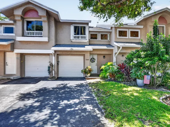 2260 Discovery Circle W, Deerfield Beach, FL 33442