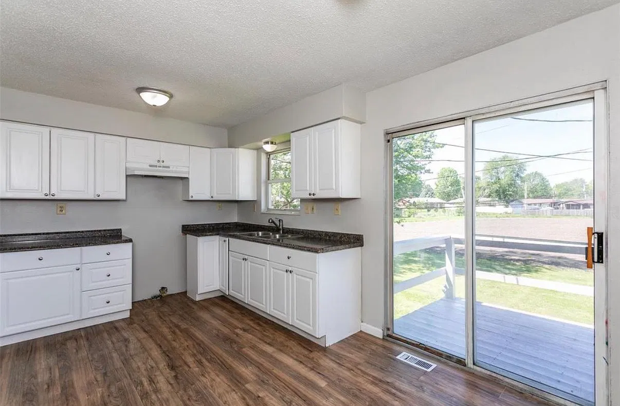 2 bed, 900 sqft, $1,200 — Photo 4