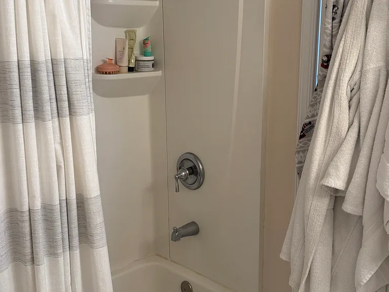 Full bath 1