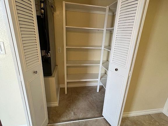 5th image of 1400 Glenwood Rd APT 209