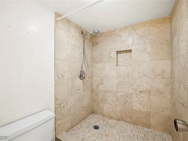 3930 University Center Dr #409 — Photo 17
