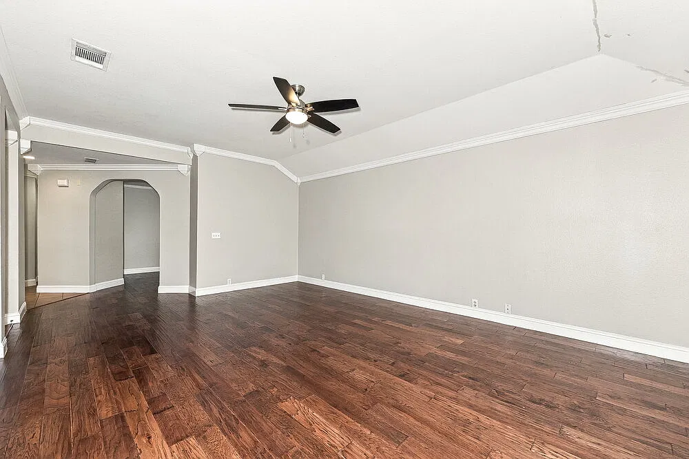 3 bed, 2.0 bath, 1623 sqft, $2,170 — Photo 3