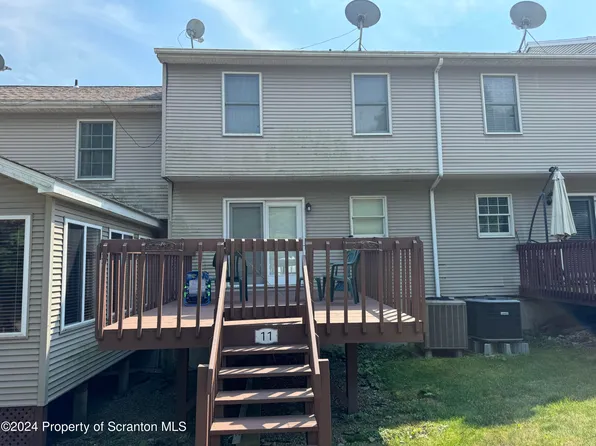 11 Briarwood Way, Clarks Summit, PA 18411