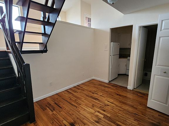3rd image of 194 Seaview Ave APT 3E