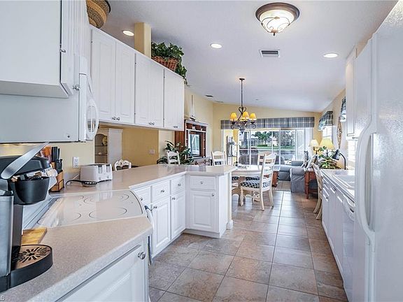 5th image of 15480 Orlanda Dr