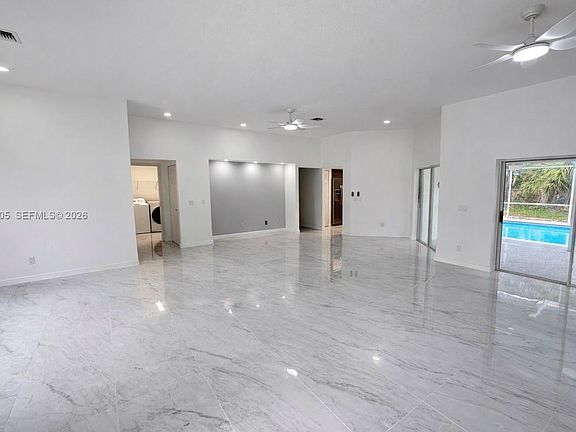 4th image of 5513 Palmetto Dr