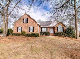 618 Madrigal Ct, Boiling Springs, SC 29316