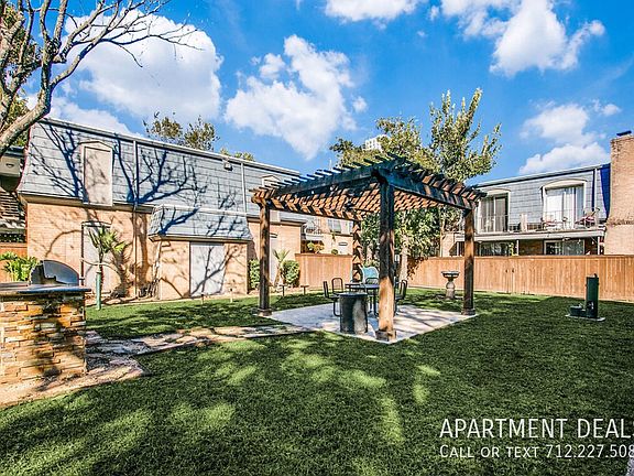 4th image of 39 Beverly Hill St #1108