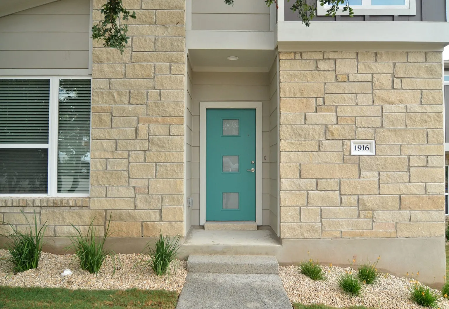 3 bed, 3.0 bath, 1667 sqft, $2,450 — Photo 2