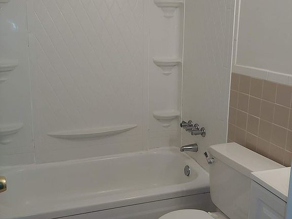 5th image of 946 Little Bay Ave APT H