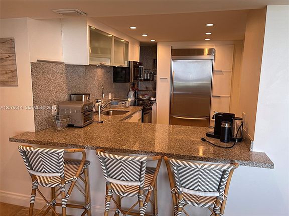 4th image of 100 Bayview Dr APT 1924