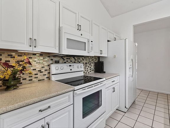 5th image of 13196 SE Point O Woods Court