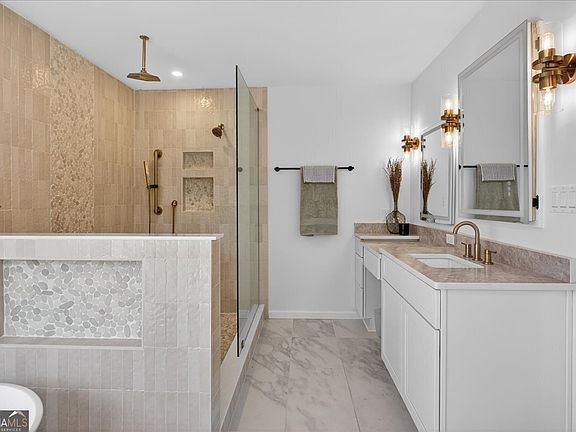 4th image of 16145 Henderson Rd