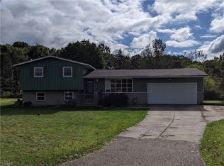 1580 Poppy Dr NW, Mogadore, OH