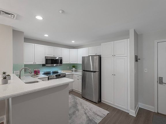 5th image of 10 Seaport Dr APT 2213