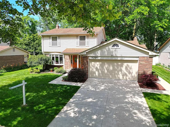 9391 Mayflower Ct, Plymouth, MI 48170