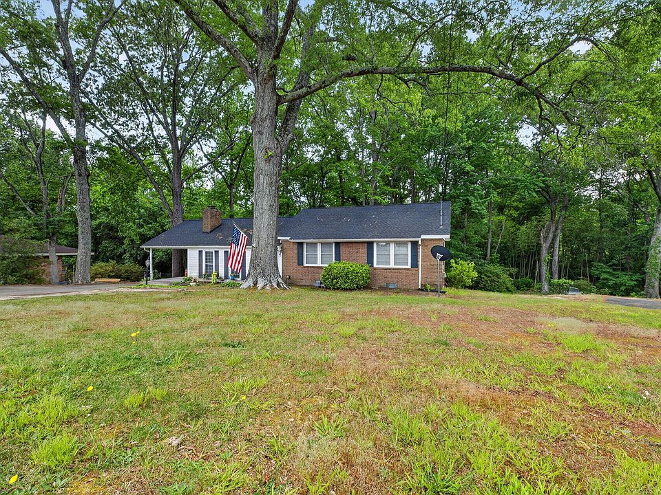 1st image of 118 Castle Cir