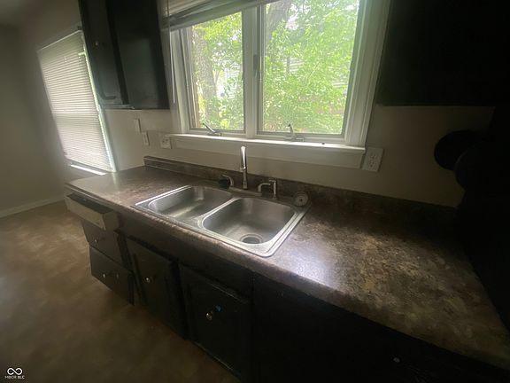 5th image of 3202 Acacia Dr