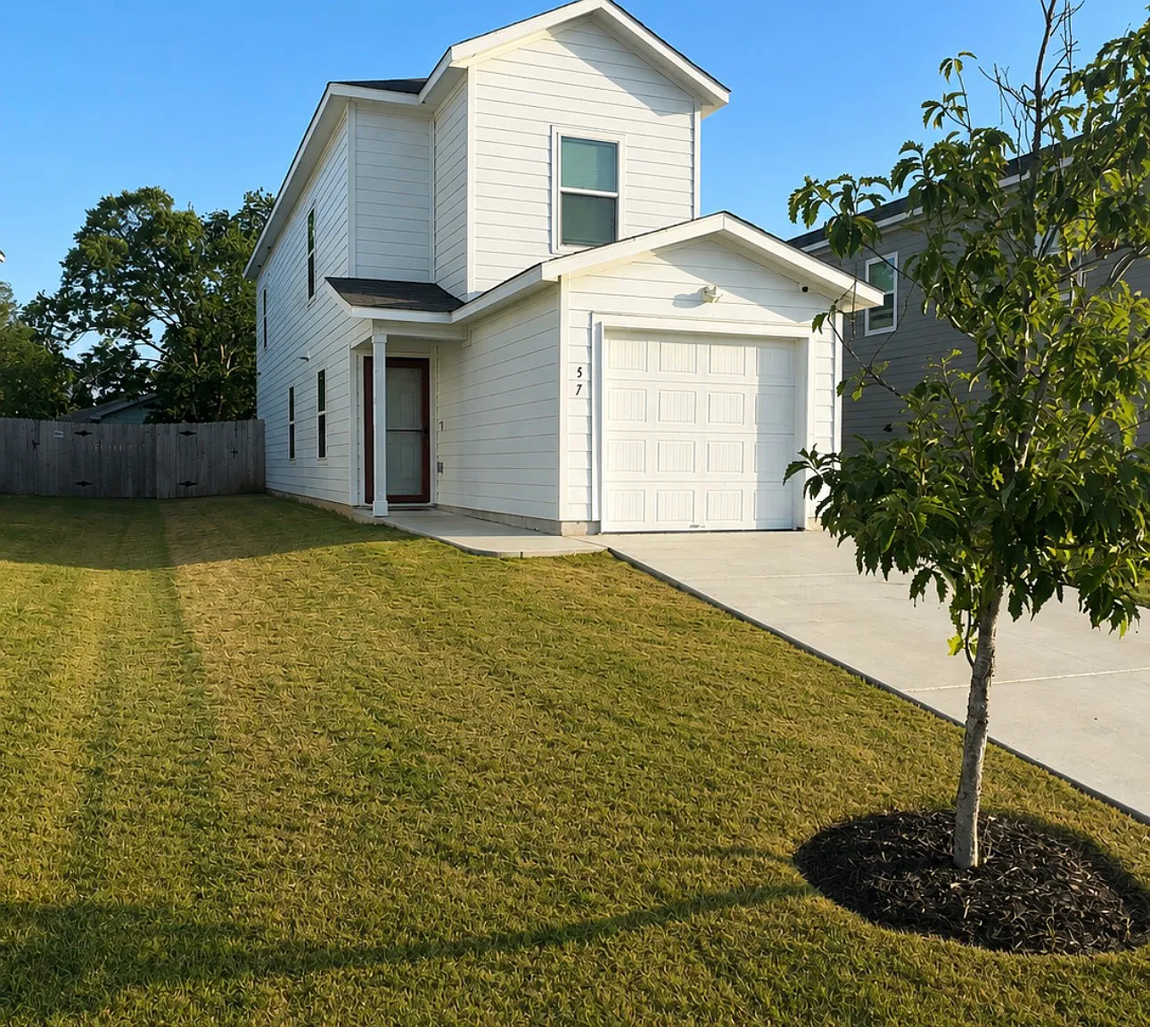 3 bed, 2.5 bath, 1468 sqft, $1,700 — Photo 1