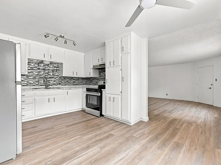 540-600 W Channel Islands Blvd #1 — Photo 13