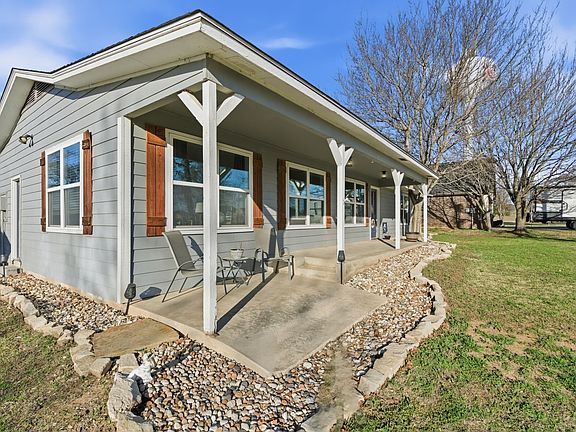 3rd image of 143 Mohave Dr E