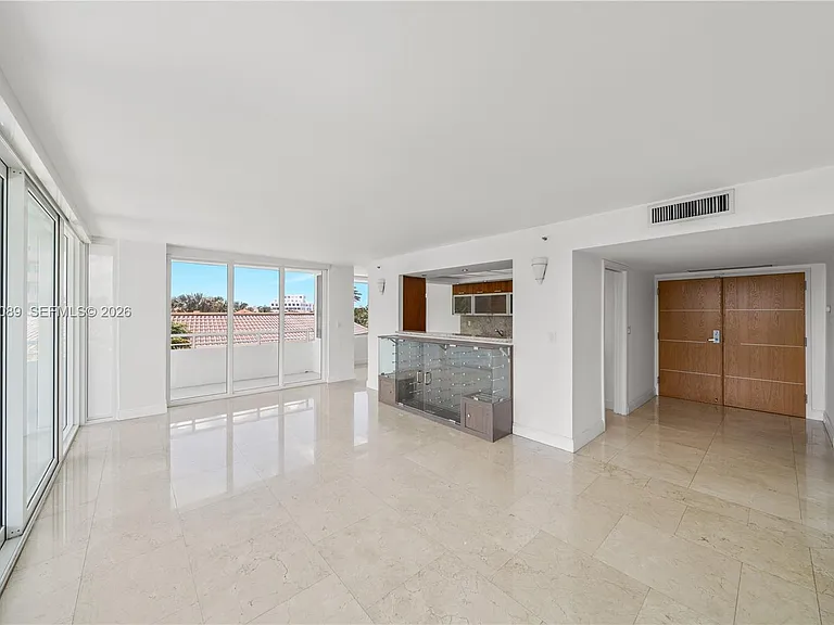 400 S Pointe Dr #409 — Photo 9