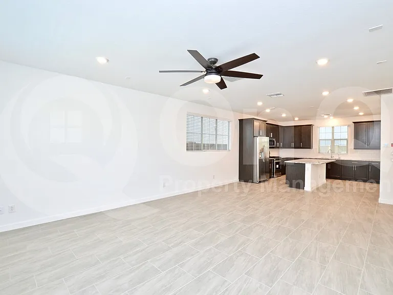 1078 E Sabino Dr — Photo 2